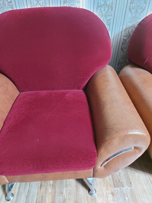 Продаётся диван с двумя креслами