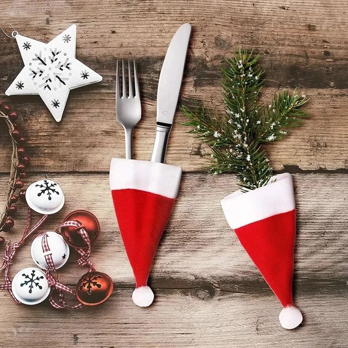 Коледни шапчици за декорация и за украса на мерника на мерцедес