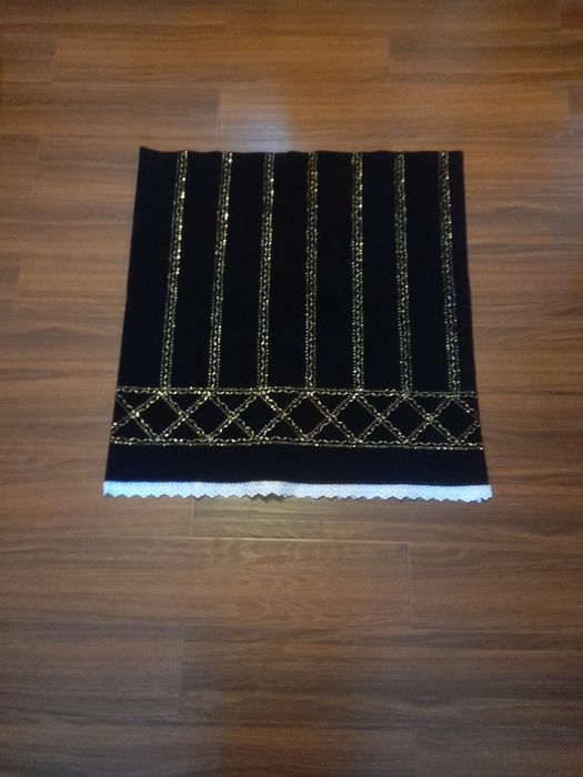 Fota traditionala făcută manual cu un model superb,din catifea