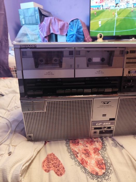 Vând Radiocasetofon Sharp GF 555 in stare foarte bunaoarte buna