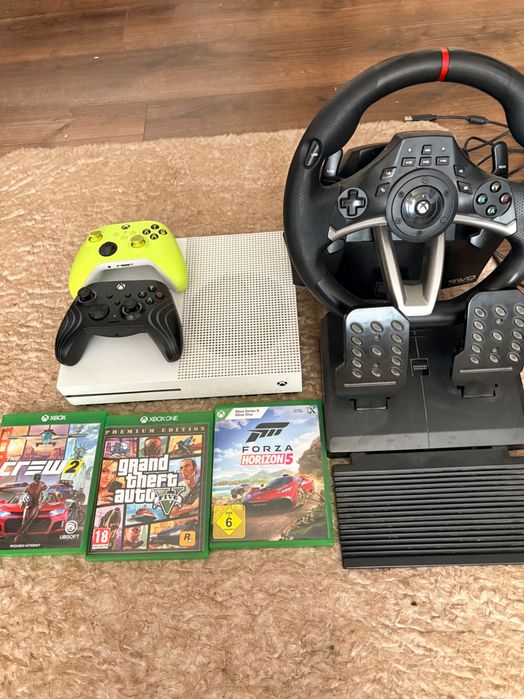 Xbox one s cu 2 manete,3 jocuri,volan cu pedale