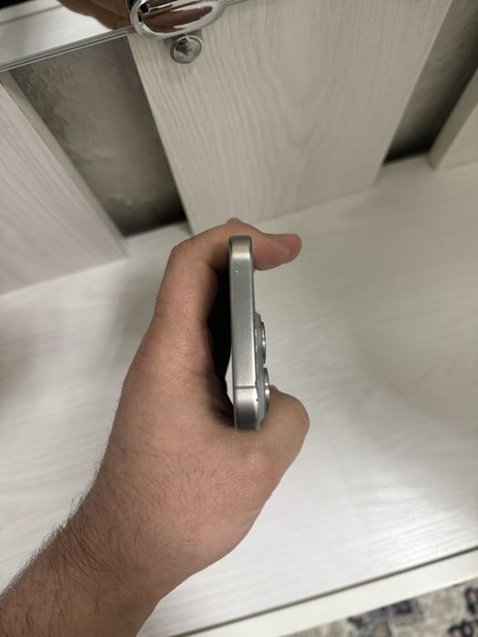 15 Pro 256 gb 80% 550$