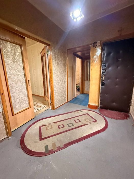 Продаётся квартира Чиланзар 20 квартал 2/2/4 даа балкона