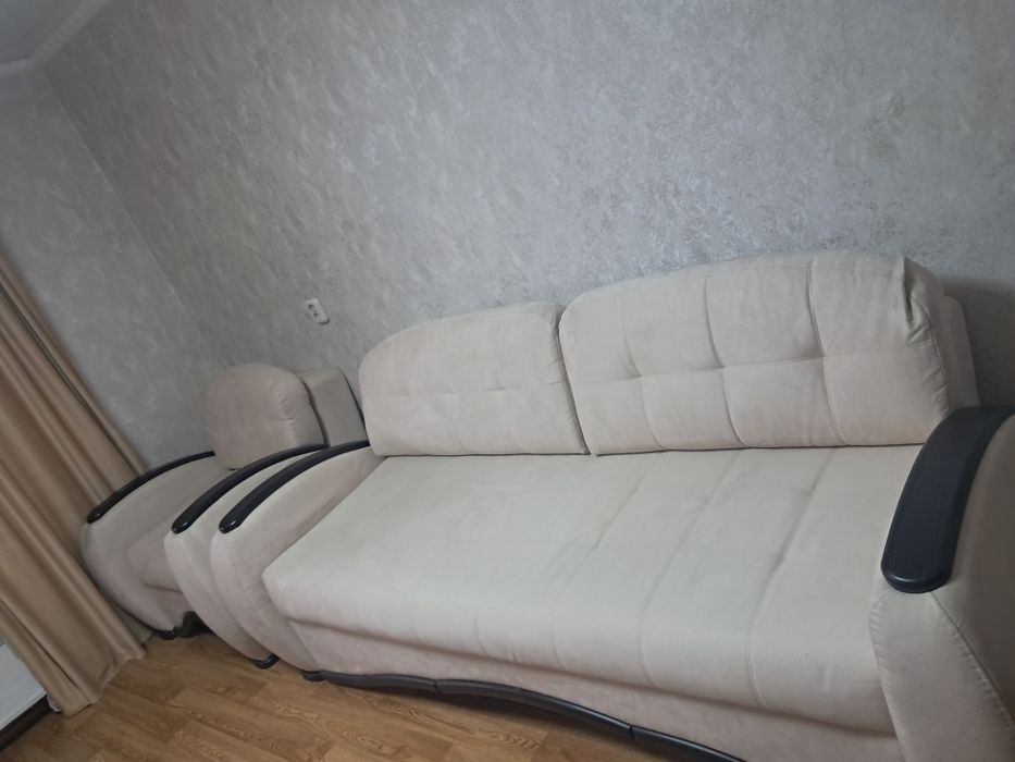 Продам диван с креслом производства Россия  хорошего качества