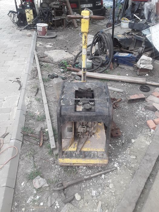 Vînd/închiriez talpă compactoare  HONDA -benzina și Waker diesel-200kg