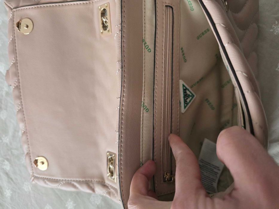 Продавам чанта Guess