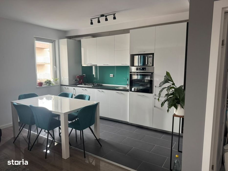 Apartament cu 3 camere, 70 mp, 2 balcoane, zona Teilor