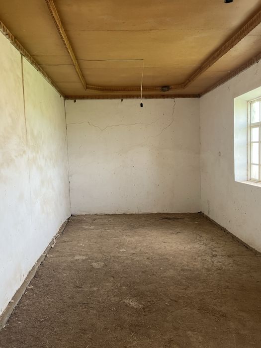 Hovli sotiladi.24 sutixli