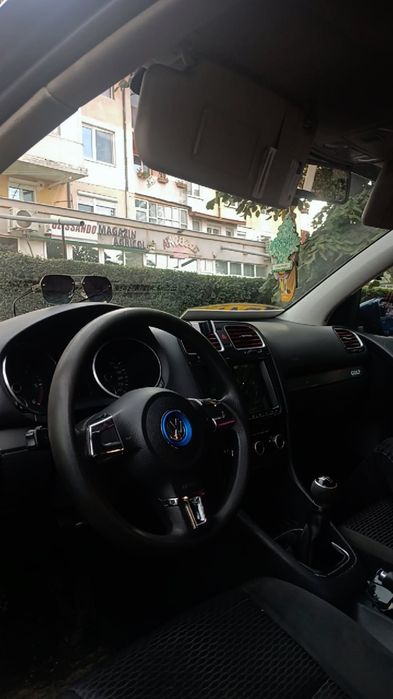 Vând   Golf 6  .