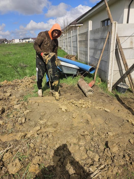 Executam foraje puturi apă de mica sau medie adancime 0-50m
Folosim tu