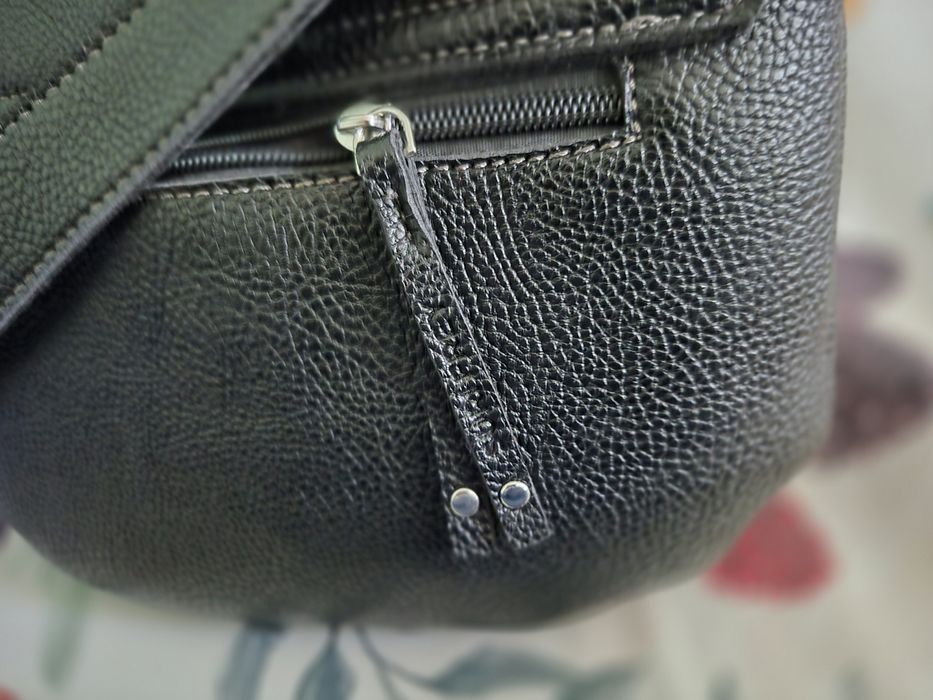 Дамска чанта модел кросбоди.С подарък.