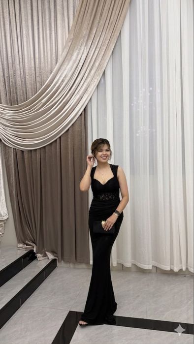 Платья вечерние