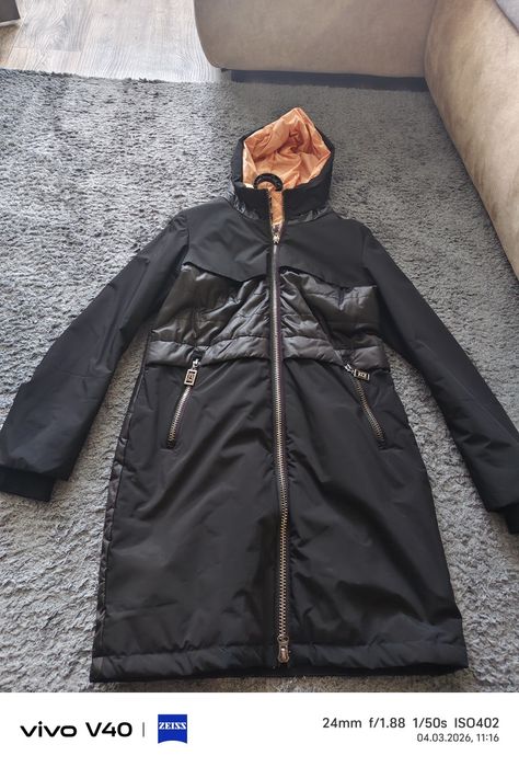 Продам куртку в идеальном состоянии весна .