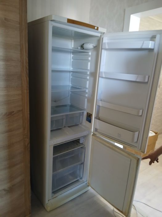 Холодильник рабочий