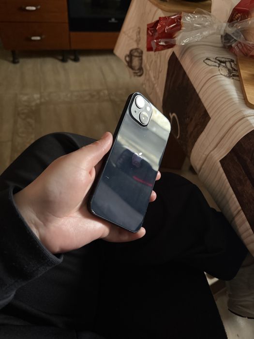 Vand iphone 13-perfect functional.Se vinde iphone 13 in stare buna de functionare.Display spart,dar telefonul functioneaza impecabil (touch-ul rasp)