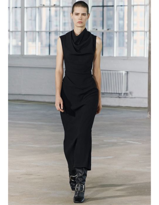 Платье Zara черного цвета