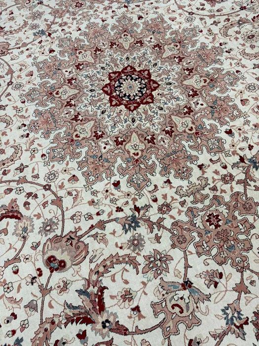 Ковер с восточным орнаментом