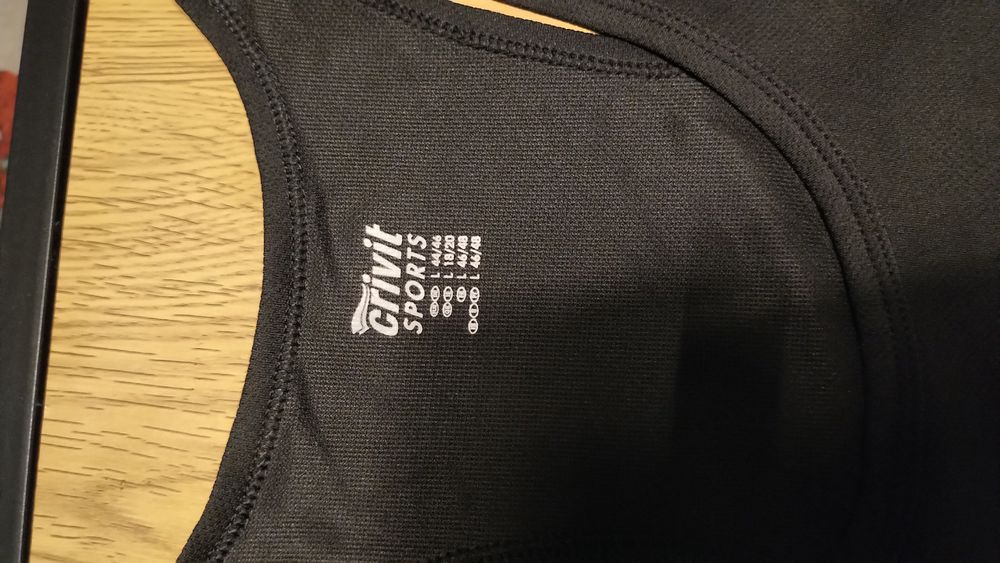 Tricouri sport femei