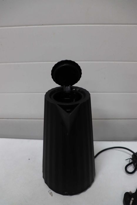 Alessi Plissé MDL06 B/UK - Електрическа кана от термопластична смола, английски щепсел 2400W, 170 Cl