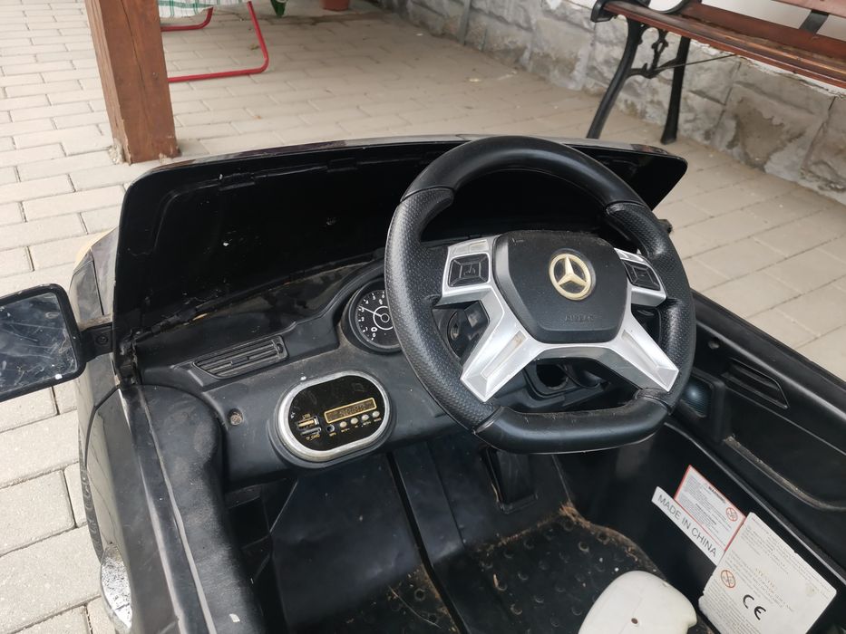 Defect!! Masina electrica cu telecomanda pt copii