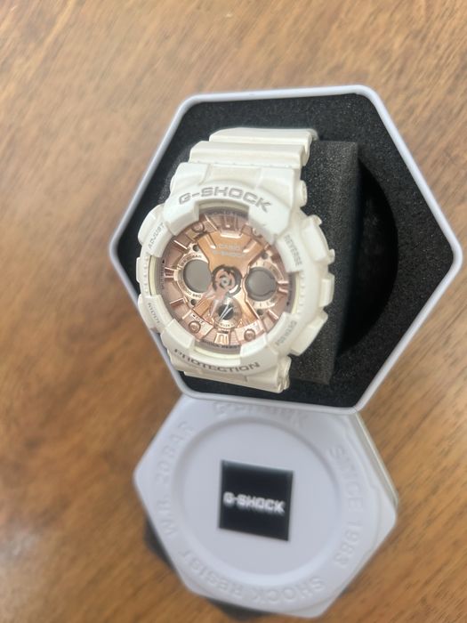 Продавам часовник Casio G-shock