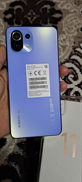 Xiaomi 11 lite sotiladi 8/128 xolati idel A+ xolatda.