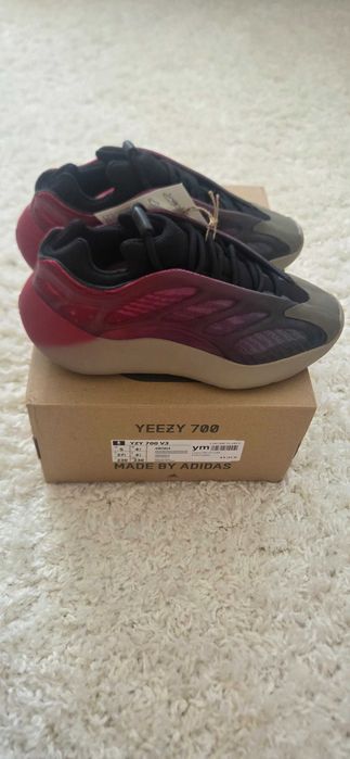 Adidas Yeezy 700 V3,originali,marimea 37 1/3,culoare roz cu gri,noi,cu eticheta