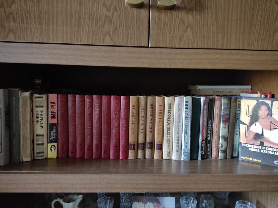 Продаются книги по 9 тысяч то