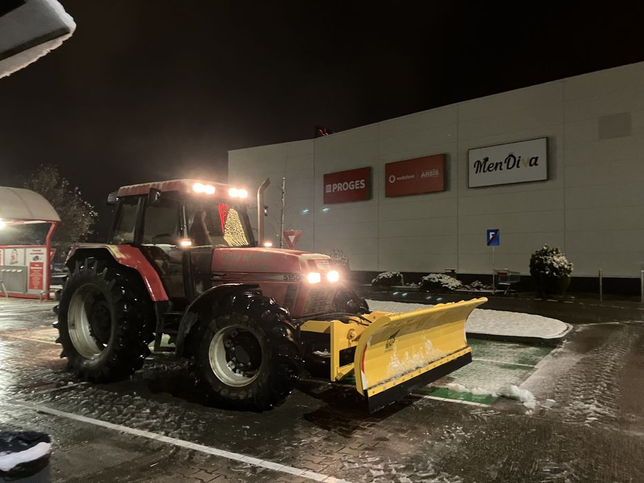 Inchiriem utilaje , miniexcavator , tractoare  , tocatoare