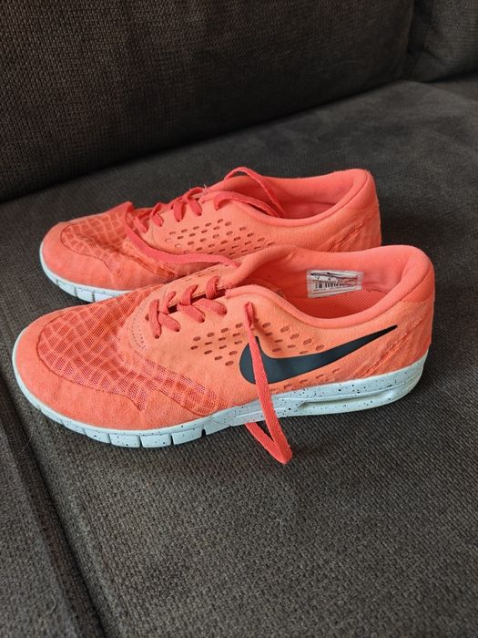 Запазени маратонки