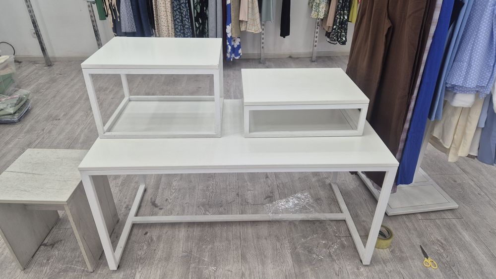 Полки, подставки, подиум, табуретка, пуфик