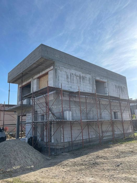 Construim case rosu, cheie, tencuiala mecanizata