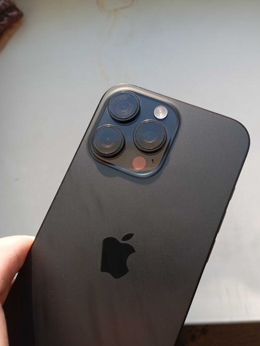 Продам Iphone 16 pro max