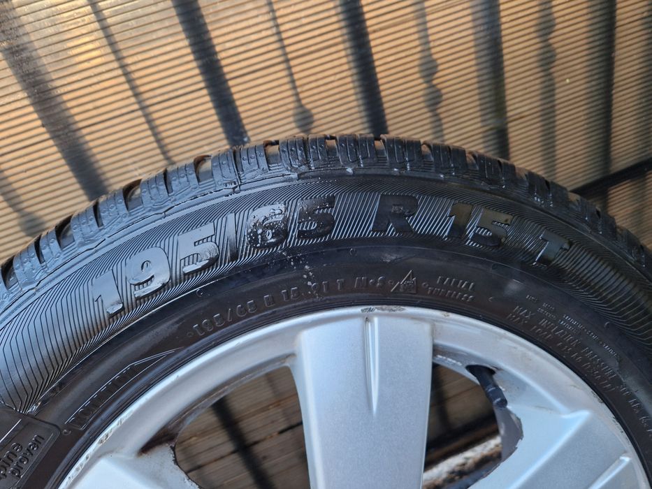 Jante aliaj ușor originale VW 5x112 cu anvelope de iarna