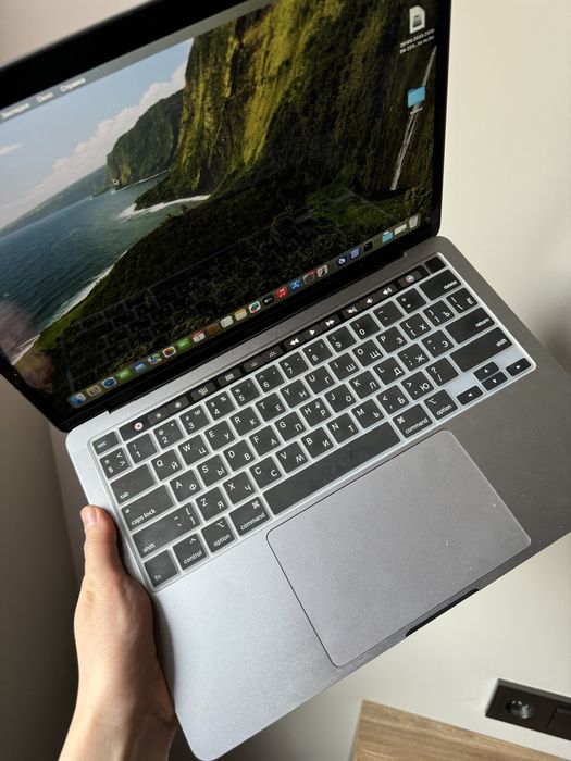 Продаю Macbook Pro 13 2022 в рассрочку