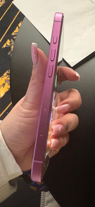 Iphone 16 roz de 128 GB impecabil