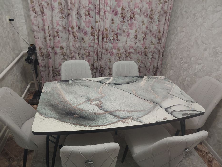 Продам стол комплект со стульями