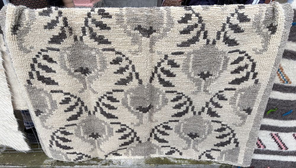 Patură din lână naturală tesută manual