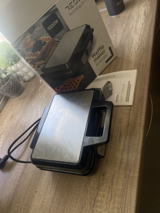 Гофретник Tesla WM200BX 1000w