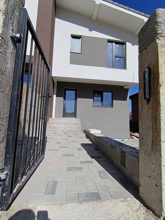 PF vand Casa/Duplex Floresti, strTauti, 174 mp utili,zona parc Poligon