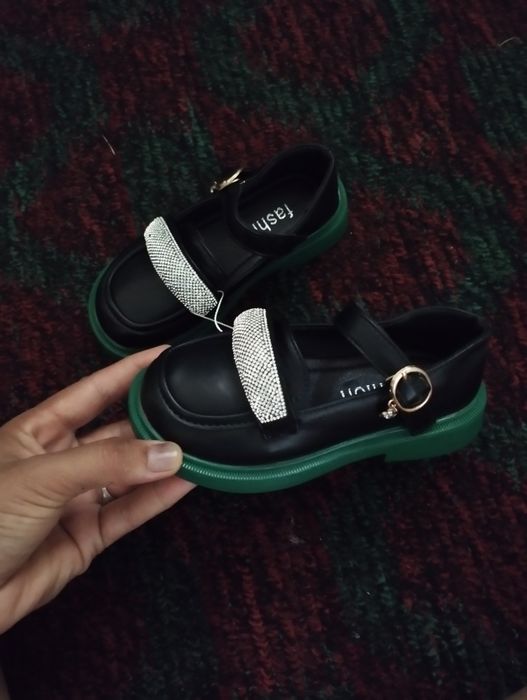 Qiz bolalar oyoq kiyimi