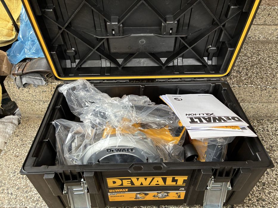 Нови куфари за инструменти Деволт Dewalt DS300 и DS150