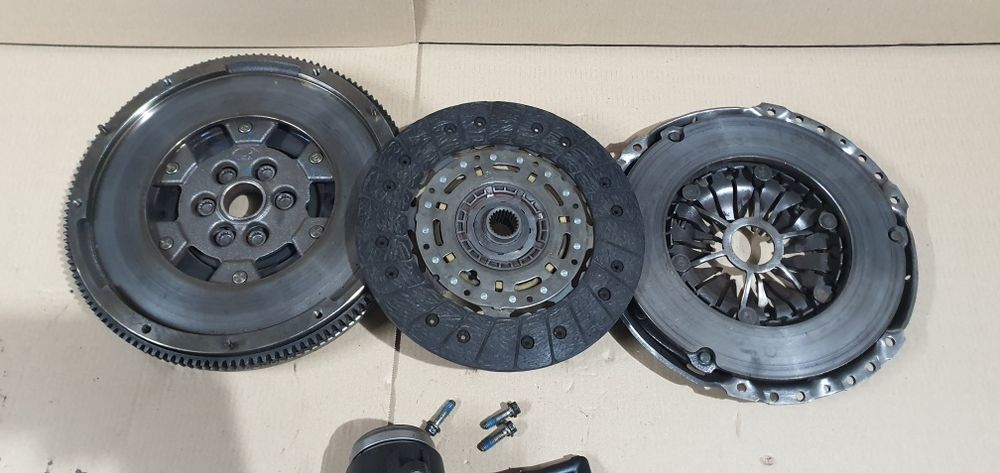 Kit ambreiaj LUK volanta masa dubla  2.0 tdi BMR BMN BKP BKD BMM BMP