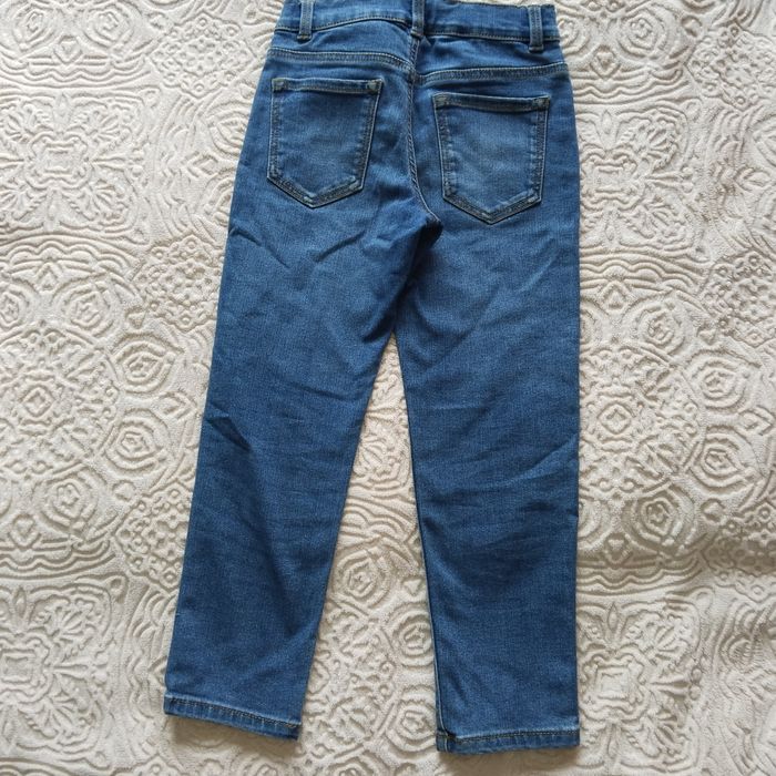 Продам джинсы для мальчика.