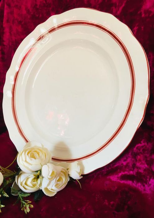 Нежные красивые с золотой окраской блюда