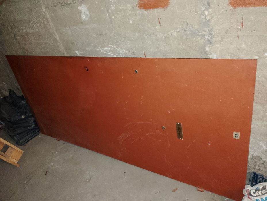 Железна врата без каса