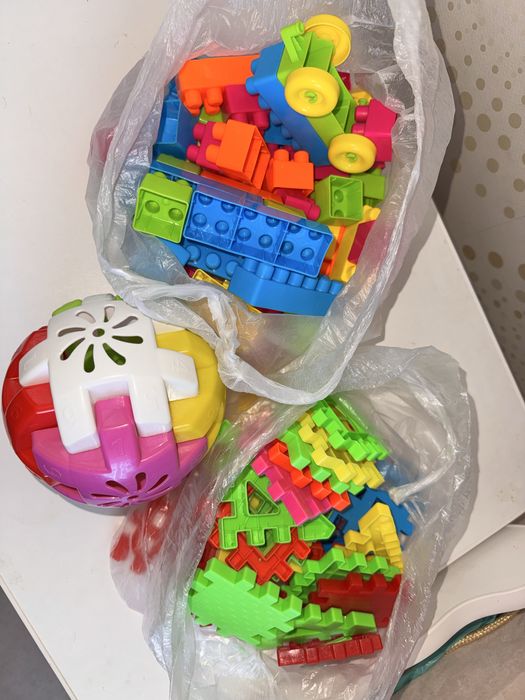 продается игрушки. до года.