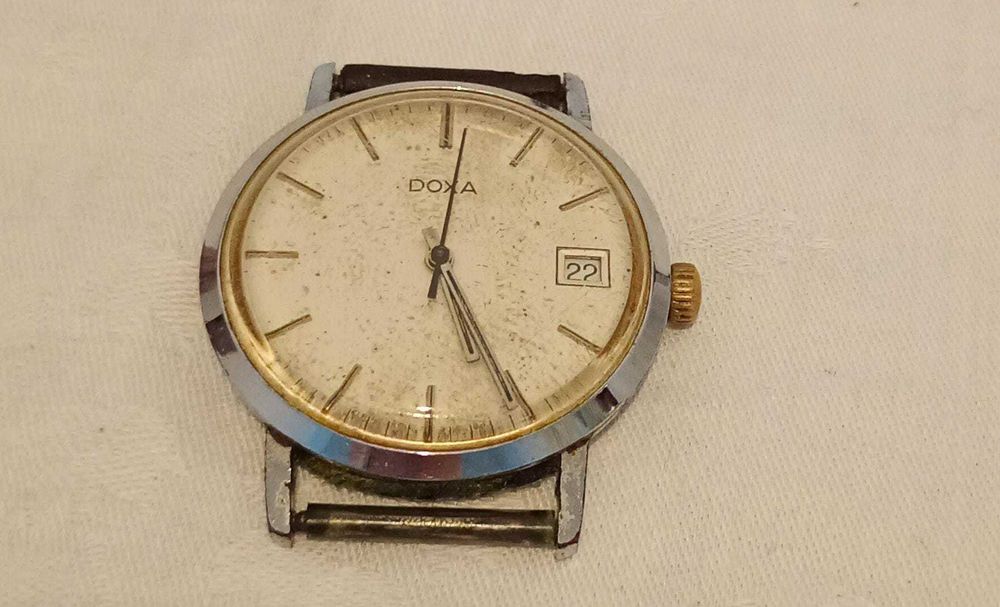 Ceas Doxa vechi, de colectie, mecanic, cu ceva patina a timpului. Necesita curatare