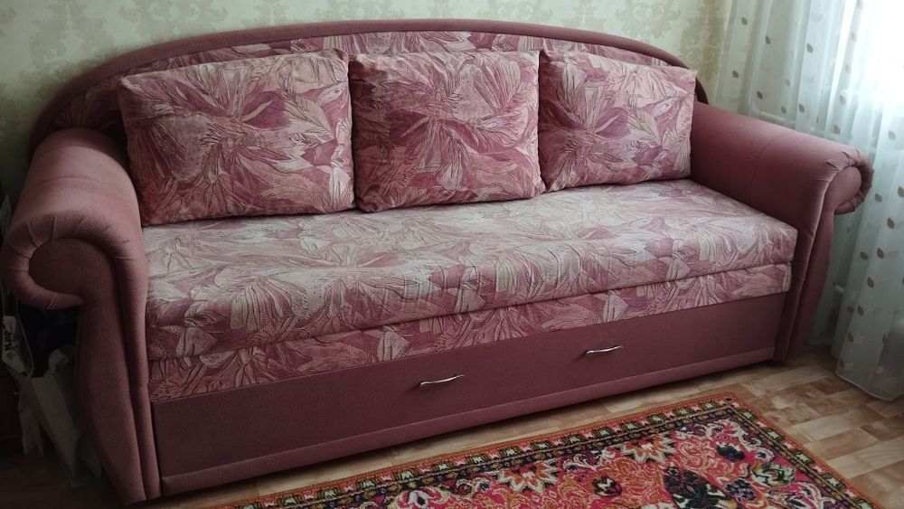Продам диван в хорошем состоянии