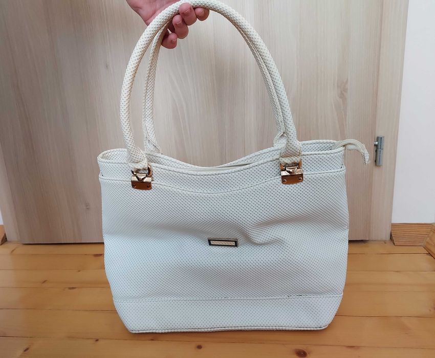 Дамска бяла чанта